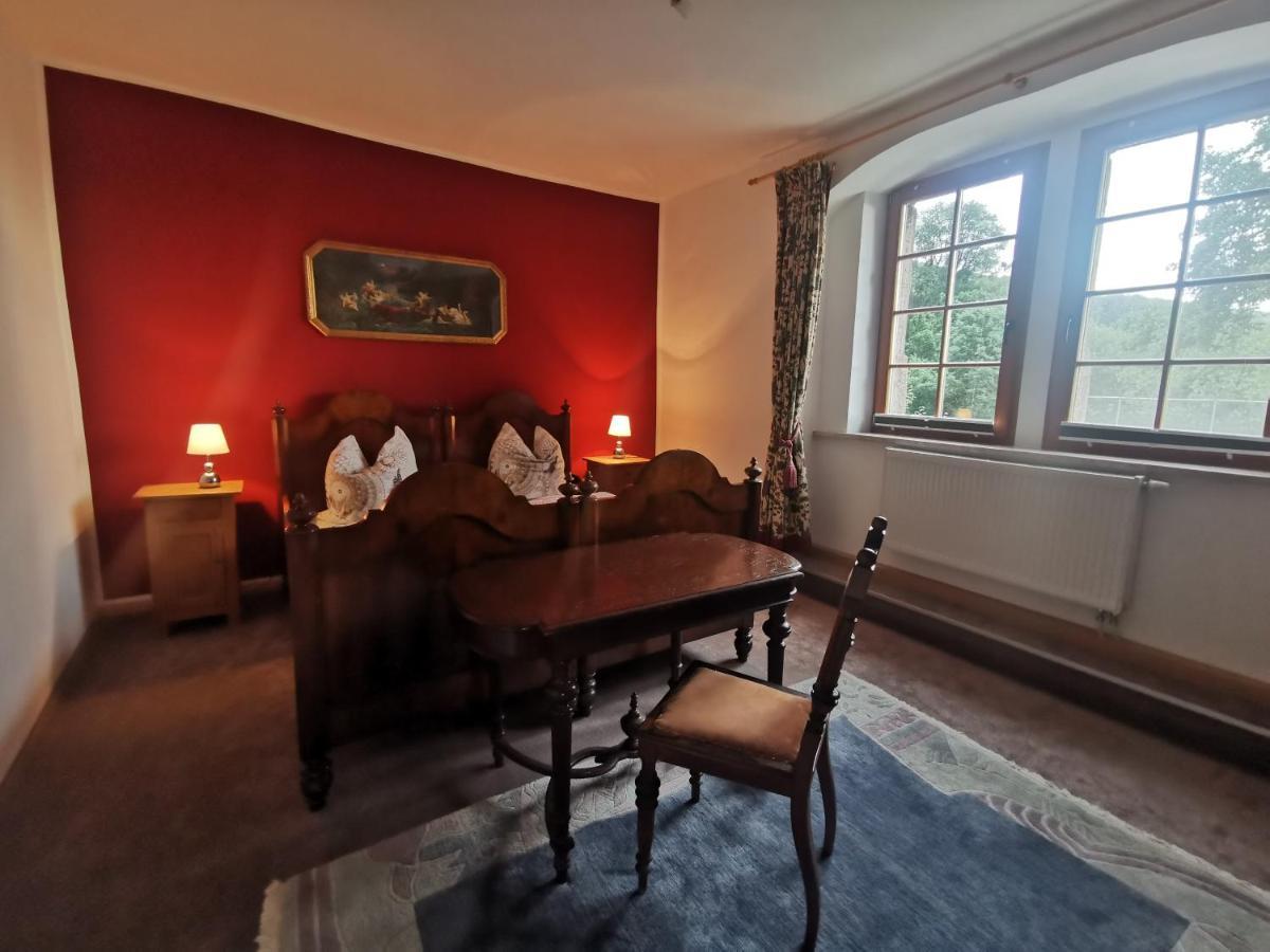 Ruhige Ferienwohnung Im Gutshaus Niederorschel Eksteriør billede